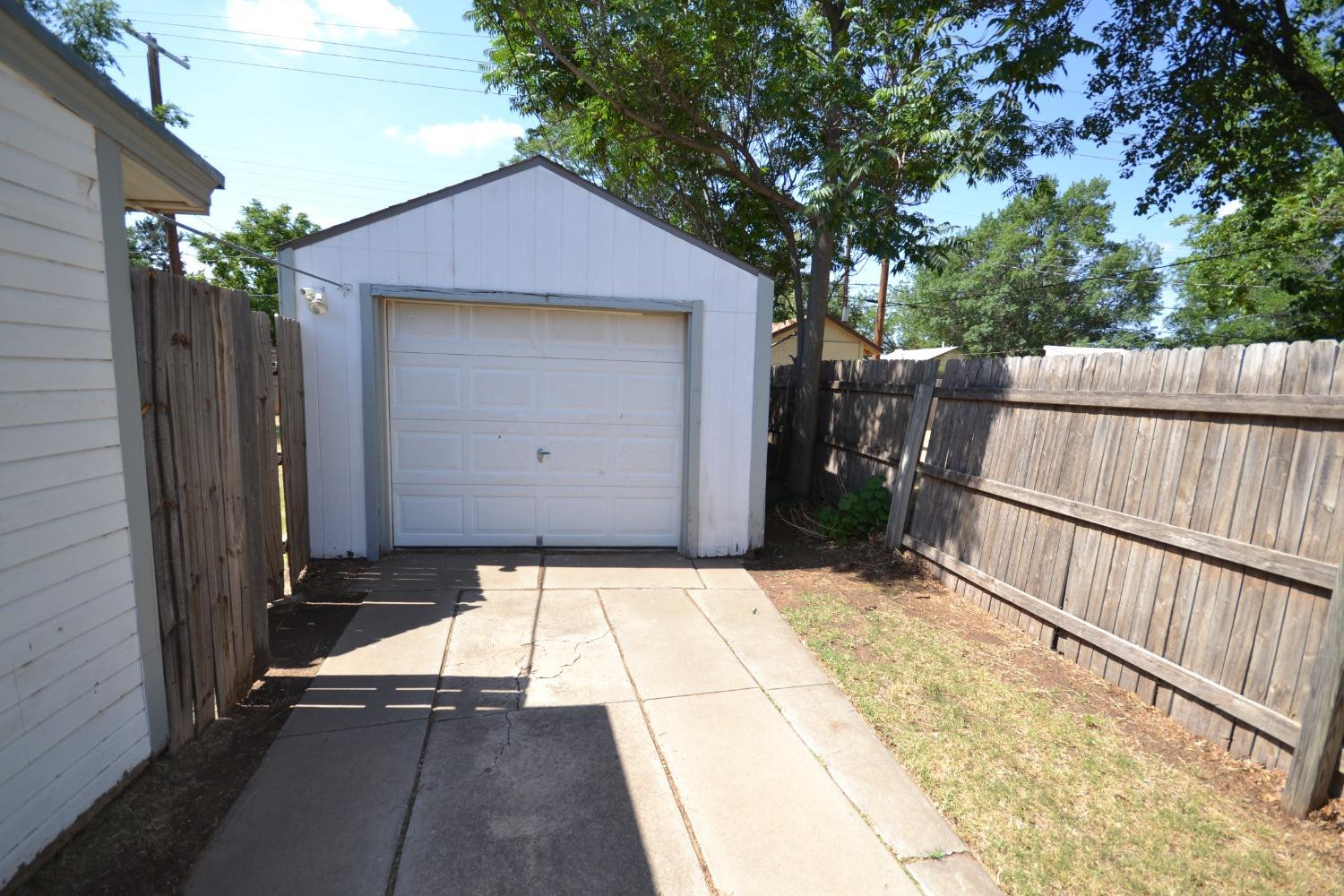 2611 31st Street Lubbock, TX 79410 - Photo 10 of 15 a backyard of a house