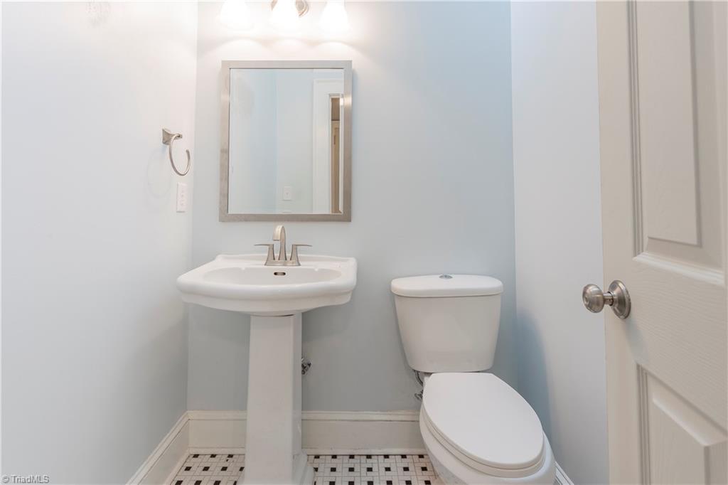 2103 Rolling Road Greensboro, NC 27403 - Photo 13 of 28 Gallery Image 13