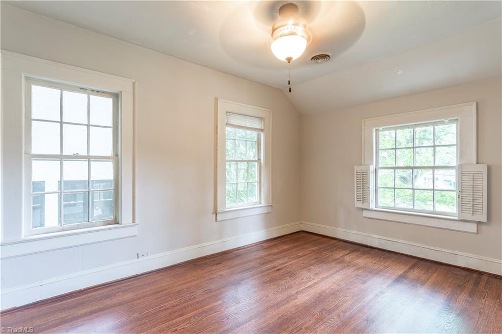 2103 Rolling Road Greensboro, NC 27403 - Photo 16 of 28 Third bedroom