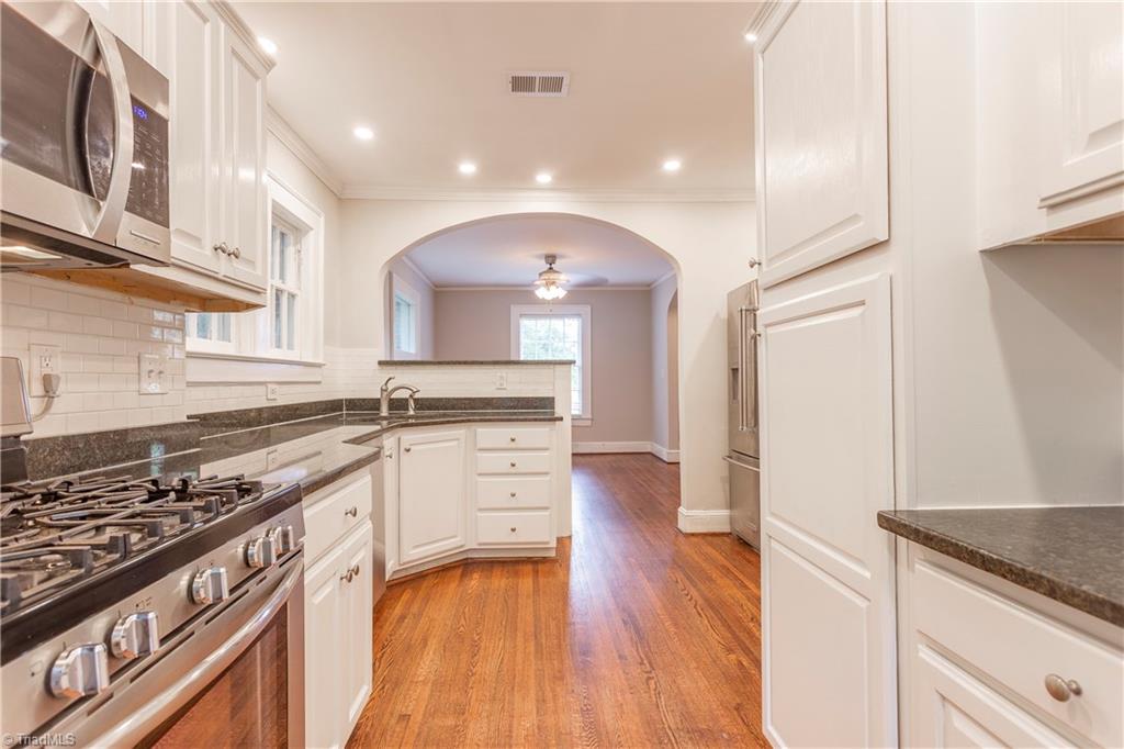 2103 Rolling Road Greensboro, NC 27403 - Photo 7 of 28 Gallery Image 7