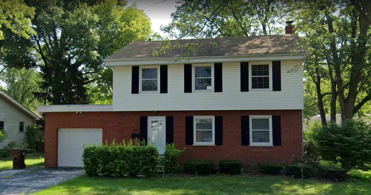 939 Maple Road Flossmoor, IL 60422 - Photo 21 of 23 a front view of a house with garden
