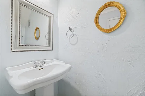 $345,000 | 7452 East NW Highway, Unit 123, Dallas, TX 75214
