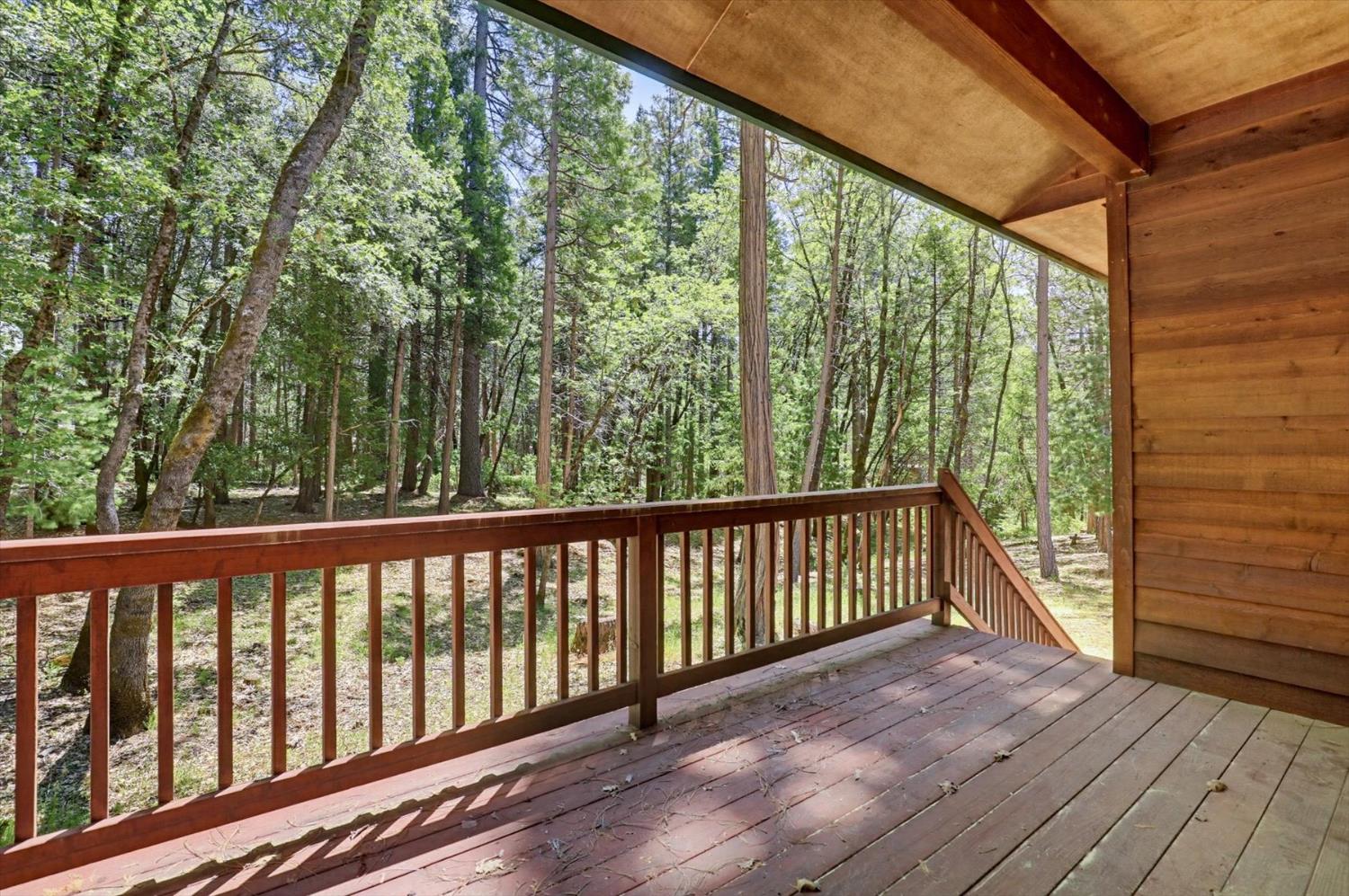 14517 North Bloomfield Road Nevada City, CA 95959 - Photo 64 of 78 a view of balcony with wooden floor