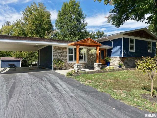 $319,900 | 1209 Election Drive, Benton, IL 62812