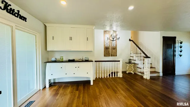 $319,900 | 1209 Election Drive, Benton, IL 62812