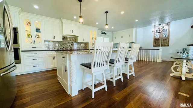 $319,900 | 1209 Election Drive, Benton, IL 62812