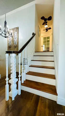 $319,900 | 1209 Election Drive, Benton, IL 62812