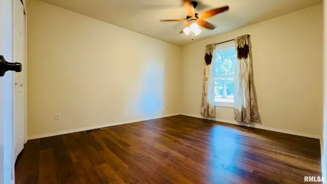 $319,900 | 1209 Election Drive, Benton, IL 62812