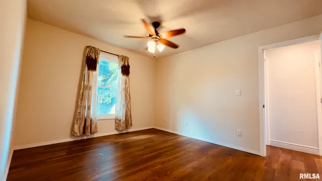 $319,900 | 1209 Election Drive, Benton, IL 62812