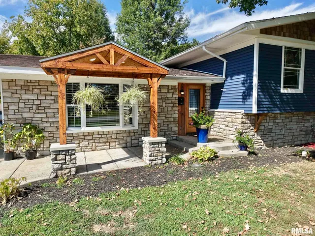 $319,900 | 1209 Election Drive, Benton, IL 62812