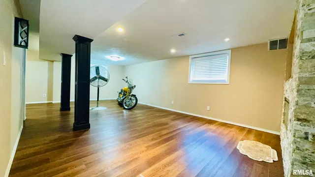 $319,900 | 1209 Election Drive, Benton, IL 62812