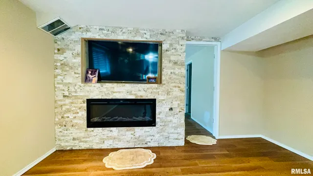 $319,900 | 1209 Election Drive, Benton, IL 62812