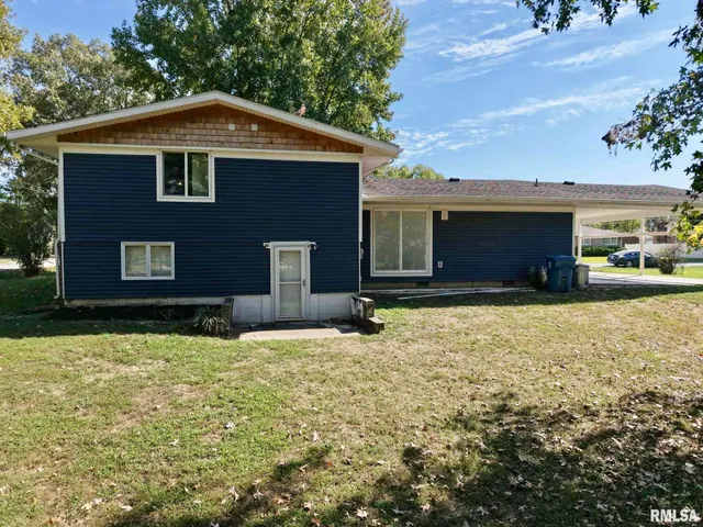$319,900 | 1209 Election Drive, Benton, IL 62812