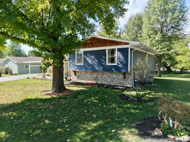 $319,900 | 1209 Election Drive, Benton, IL 62812