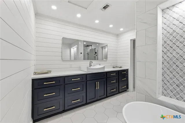 $529,000 | 1072 Summit Bluff, Canyon Lake, TX 78133