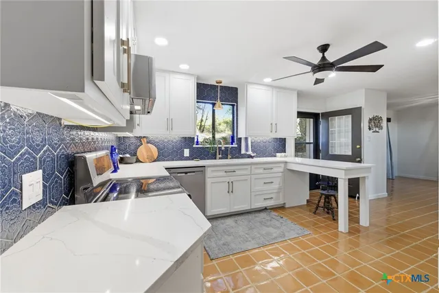 $529,000 | 1072 Summit Bluff, Canyon Lake, TX 78133