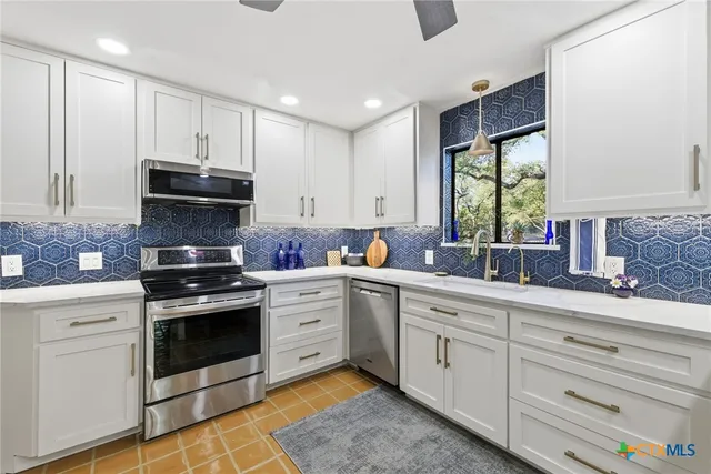 $529,000 | 1072 Summit Bluff, Canyon Lake, TX 78133