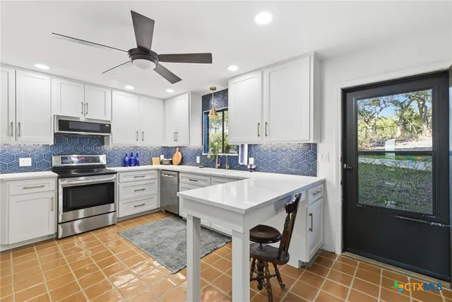 $529,000 | 1072 Summit Bluff, Canyon Lake, TX 78133