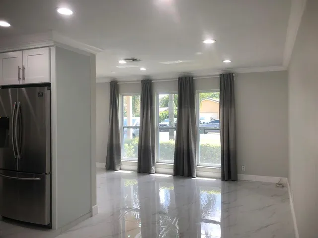 a view of entryway with livingroom