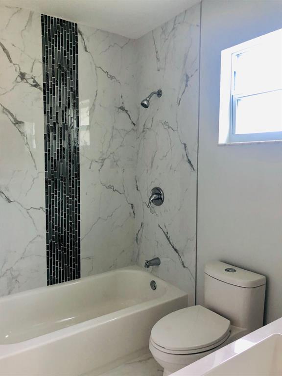 3980 Northwest 109th Avenue Coral Springs, FL 33065 - Photo 7 of 12 a bathroom with a toilet and a bathtub