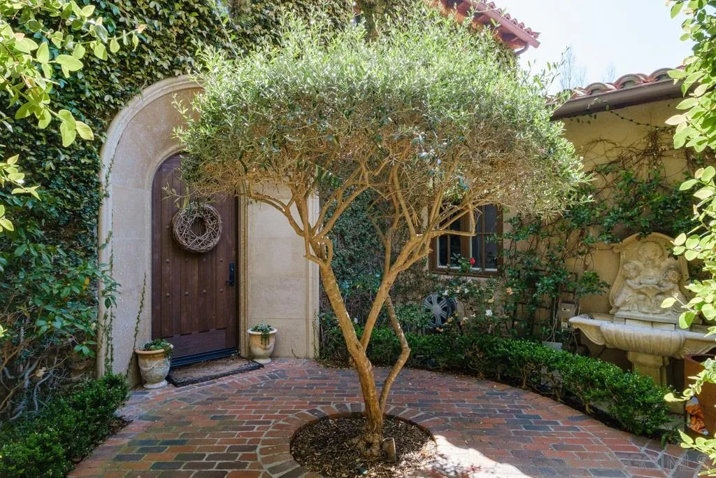 6985 Corte Spagna Rancho Santa Fe, CA 92091 - Photo 3 of 31 Gallery Image 3