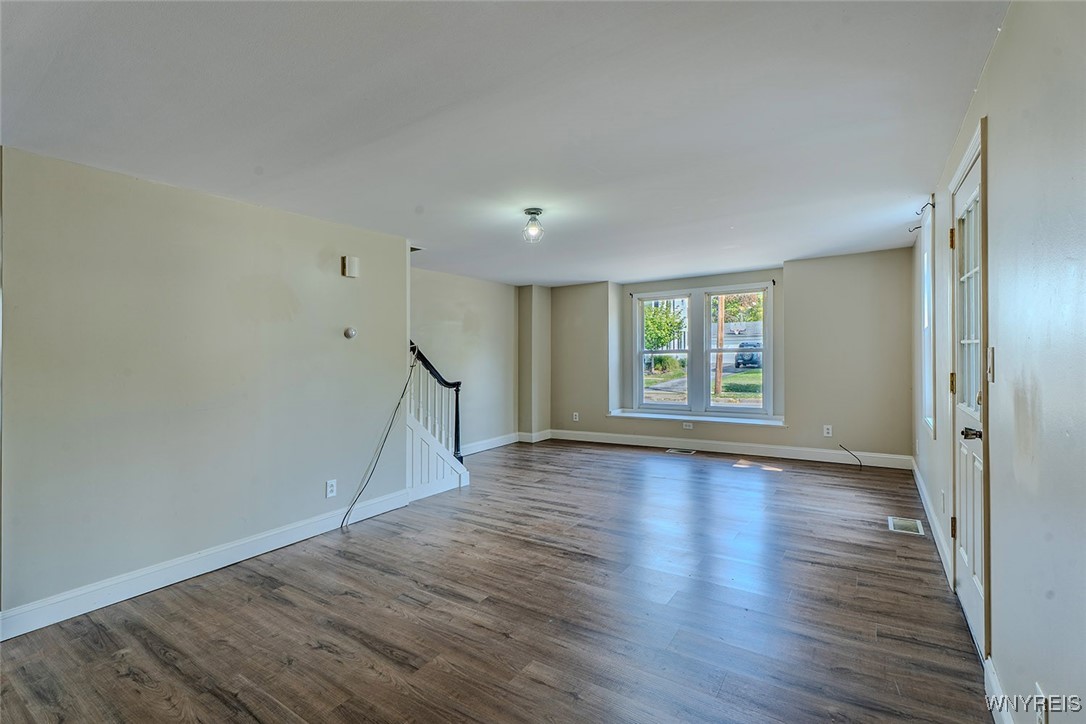 66 Evans Street Amherst, NY 14221 - Photo 7 of 30 Living Room