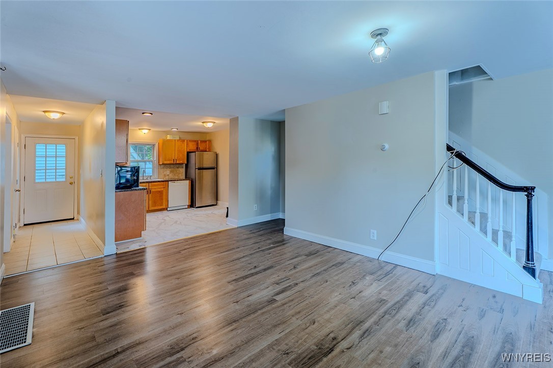 66 Evans Street Amherst, NY 14221 - Photo 9 of 30 Living Room