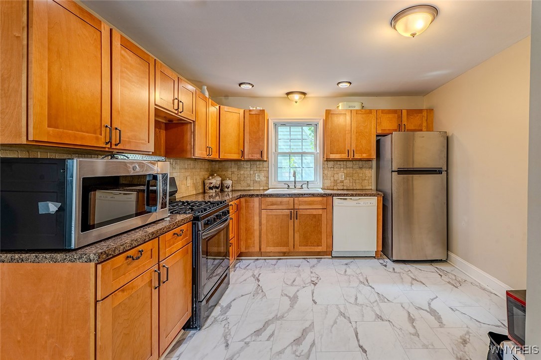 66 Evans Street Amherst, NY 14221 - Photo 10 of 30 Kitchen