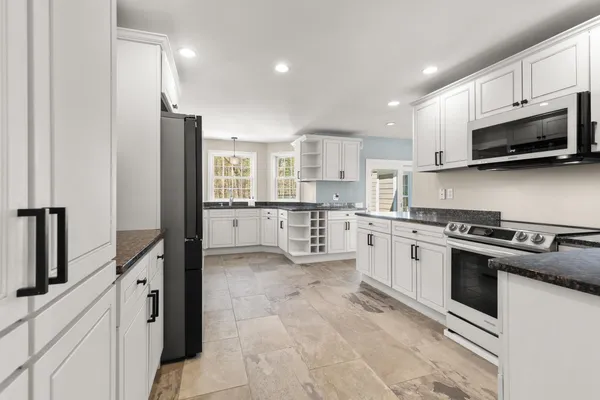 $1,295,000 | 35 Winterberry Lane, Stratham, NH 03885