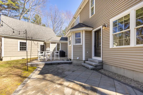 $1,295,000 | 35 Winterberry Lane, Stratham, NH 03885