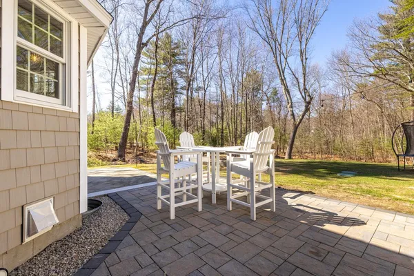 $1,295,000 | 35 Winterberry Lane, Stratham, NH 03885