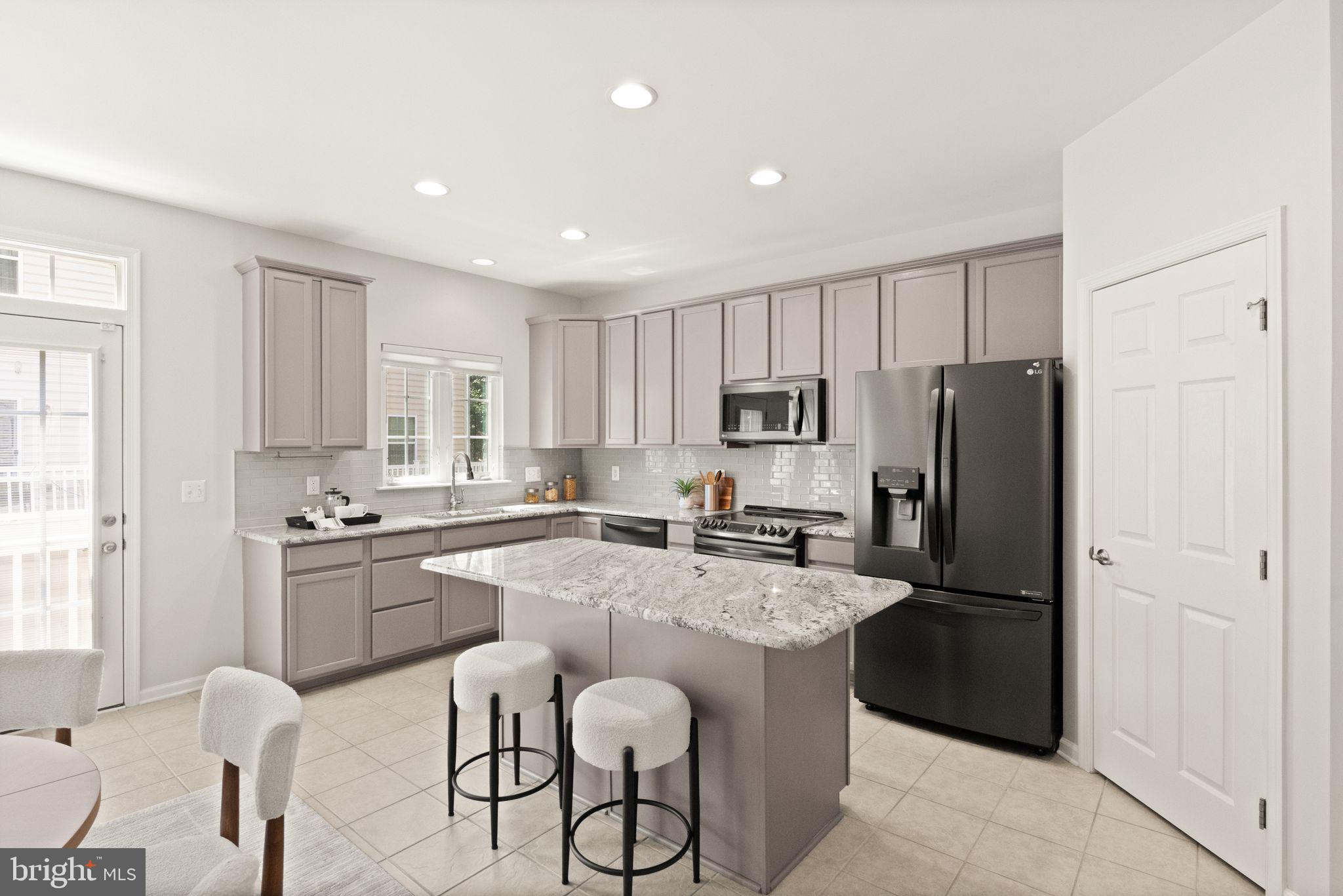 7015 Trek Way Gainesville, VA 20155 - Photo 12 of 56 Black matte appliances <5 years old