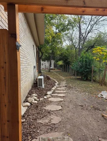 $1,100 | 505 East Lane, Kerrville, TX 78028