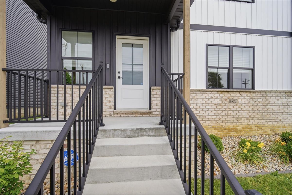1523 Belclare Road Normal, IL 61761 - Photo 2 of 43