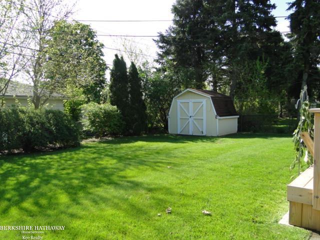 23820 Roxana Avenue Eastpointe, MI 48021 - Photo 11 of 40 50074854-10.JPG