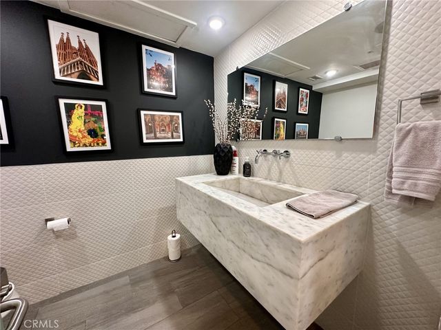 $3,700 | 7135 Hollywood Boulevard, Unit 909, Los Angeles, CA 90046