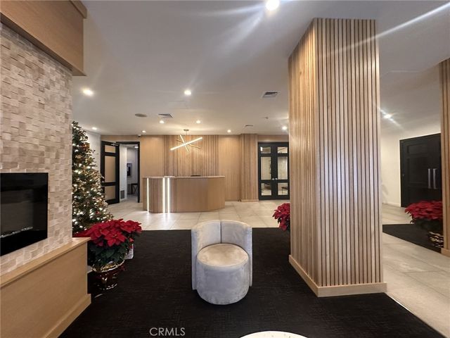 $3,700 | 7135 Hollywood Boulevard, Unit 909, Los Angeles, CA 90046