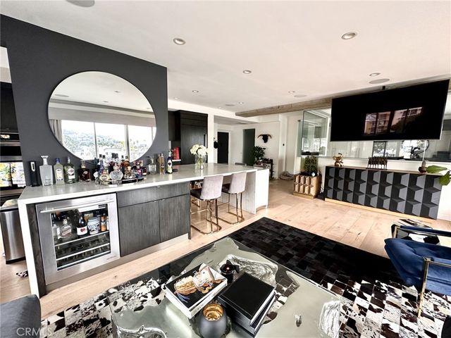 $3,700 | 7135 Hollywood Boulevard, Unit 909, Los Angeles, CA 90046