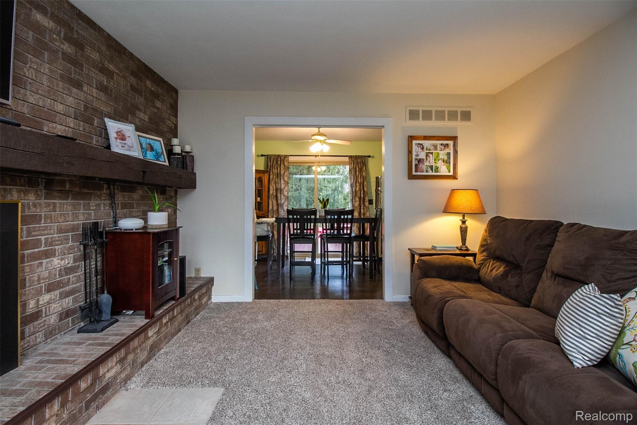 3098 Gruber Road Monroe, MI 48162 - Photo 9 of 54 8.jpg