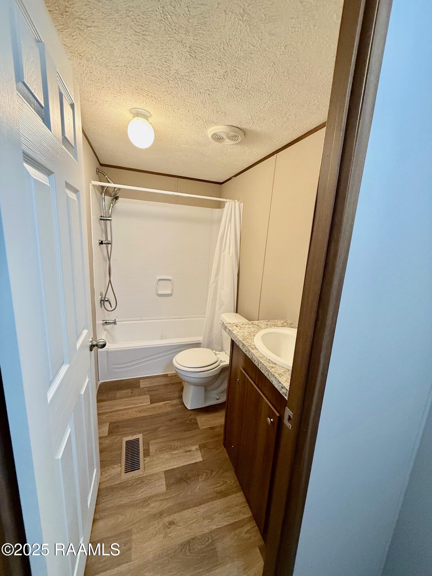125 La Rue Cannes Duson, LA 70529 - Photo 33 of 40 3rd bathroom