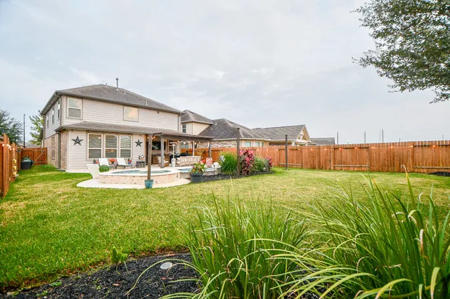 a view of a house with backyard and pool