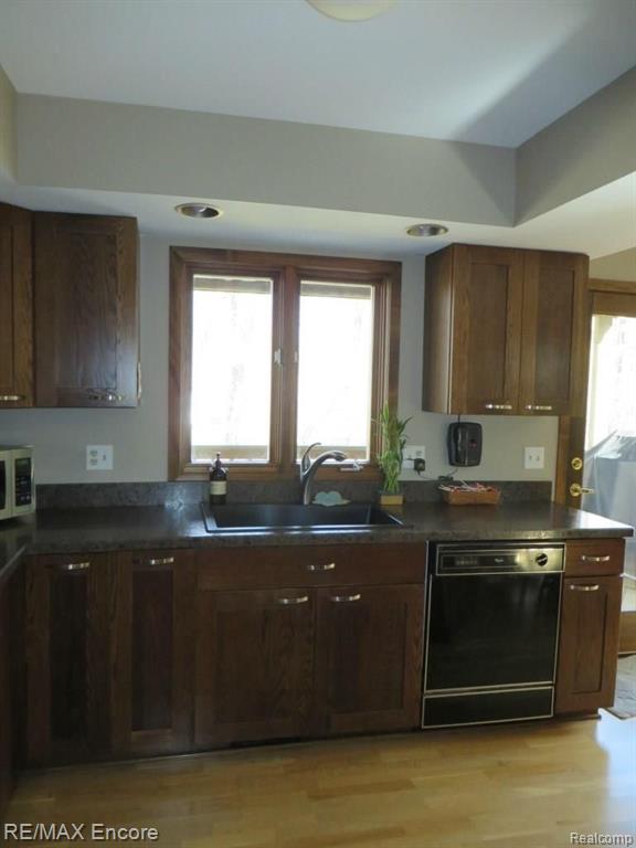 1015 Enfield Road Rochester Hills, MI 48307 - Photo 12 of 32