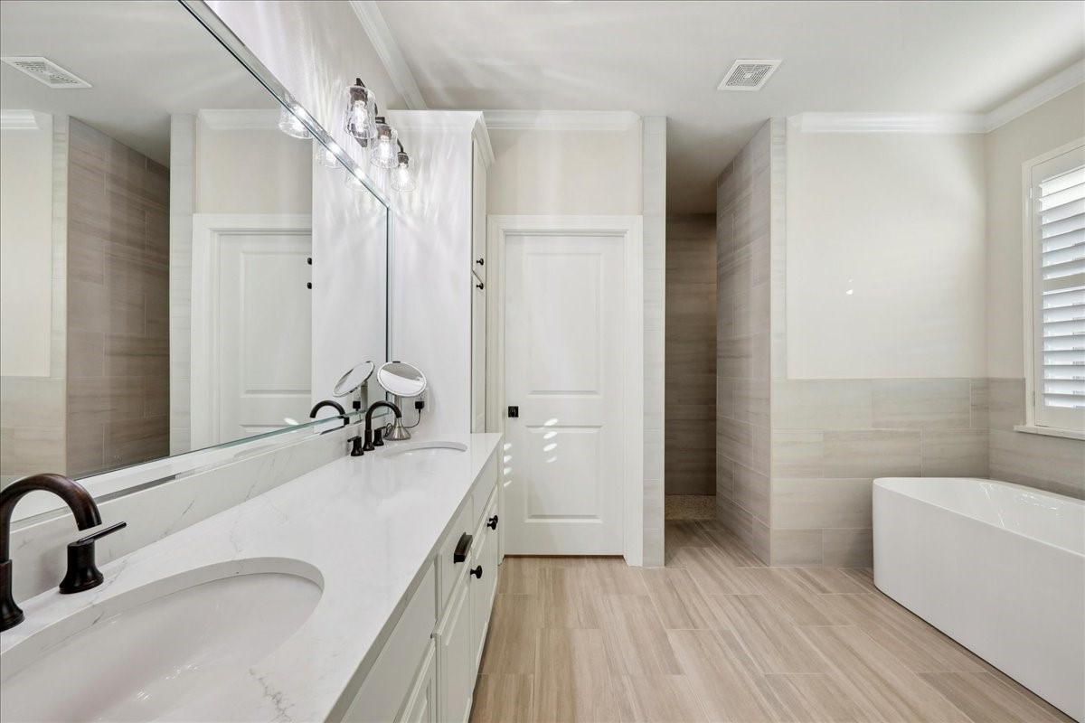 9205 Chicory Street Beaumont, TX 77713 - Photo 17 of 43 a bathroom with a tub sink and mirror