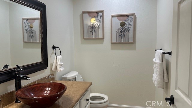 19900 Mariposa Creek Way Porter Ranch, CA 91326 - Photo 19 of 37 a bathroom with a toilet a sink and mirror