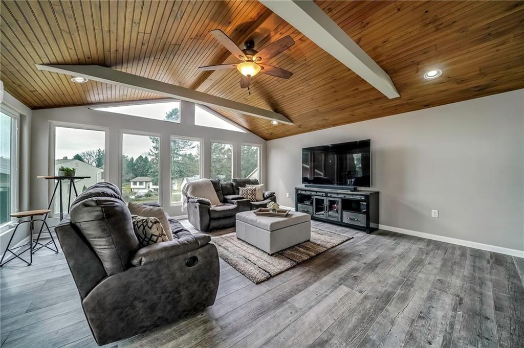 502 Aten Road Coraopolis, PA 15108 - Photo 2 of 25 Gallery Image 2