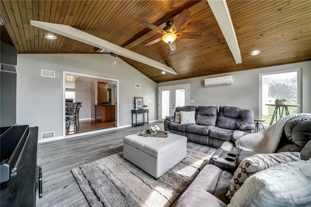 502 Aten Road Coraopolis, PA 15108 - Photo 3 of 25 Gallery Image 3