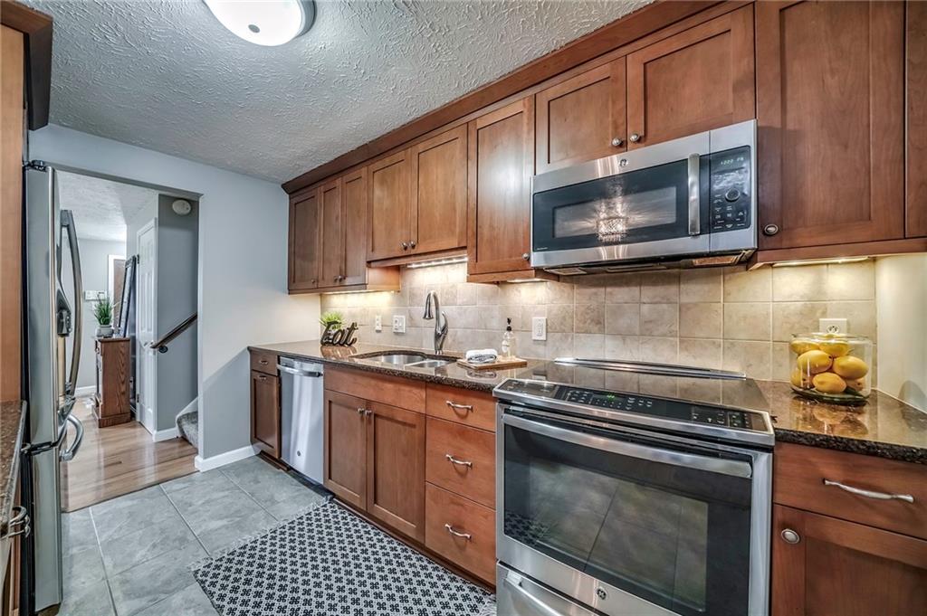 502 Aten Road Coraopolis, PA 15108 - Photo 7 of 25 Gallery Image 7
