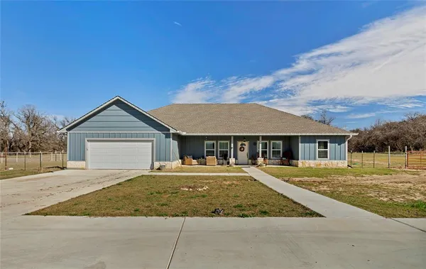 $450,000 | 108 Dexter Lane, Poolville, TX 76487