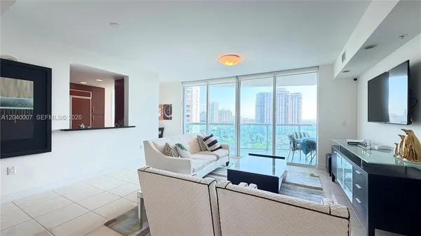 $4,800 | 19400 Turnberry Way, Unit 1131, Aventura, FL 33180