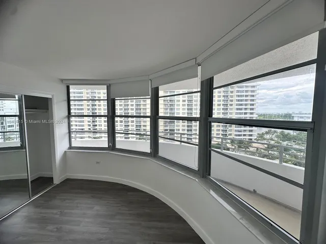 $500,000 | 5555 Collins Avenue, Unit 10B, Miami Beach, FL 33140